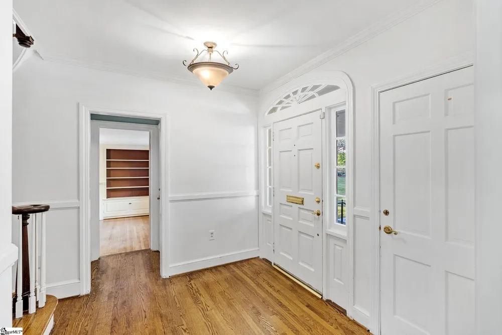 122 Lakecrest Dr, Greenville, SC 29609