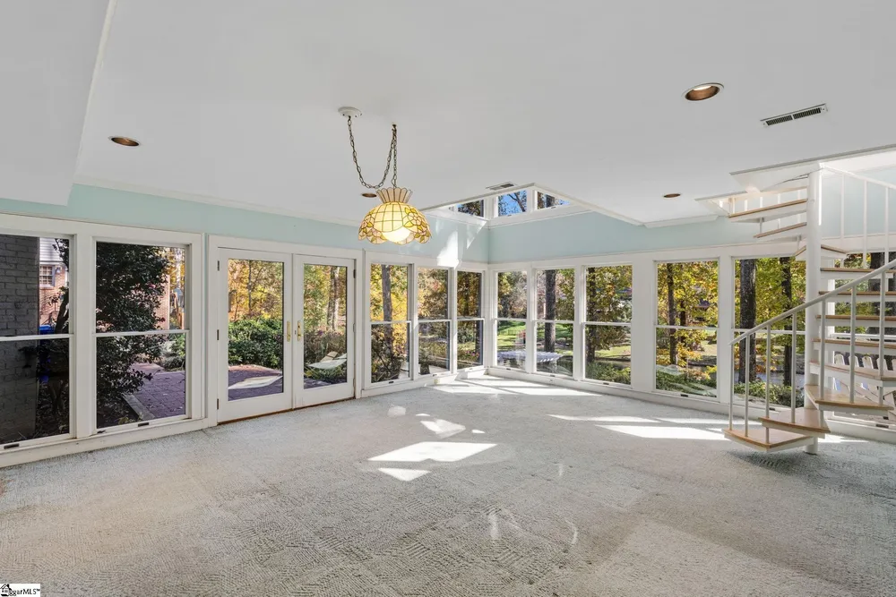 122 Lakecrest Dr, Greenville, SC 29609