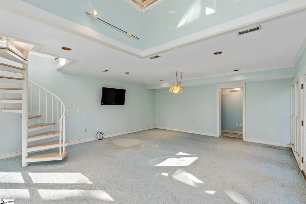 122 Lakecrest Dr, Greenville, SC 29609