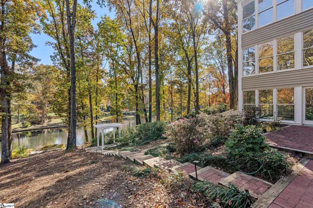 122 Lakecrest Dr, Greenville, SC 29609