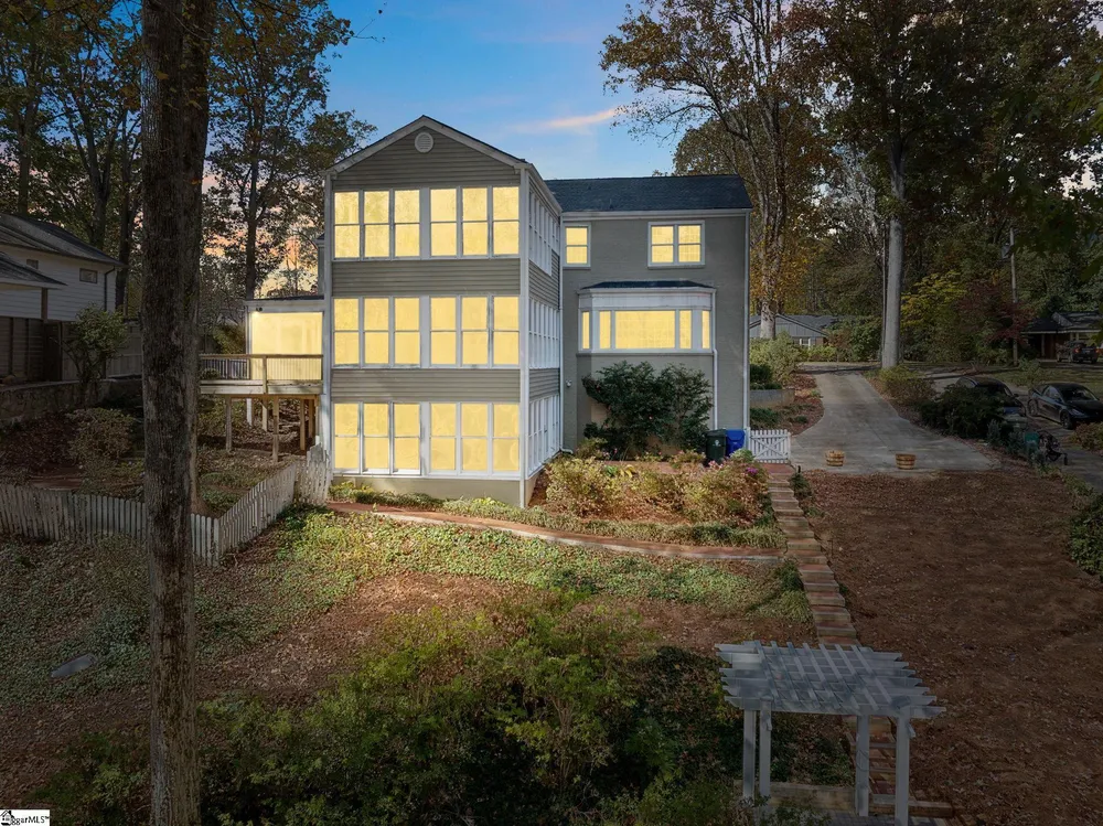 122 Lakecrest Dr, Greenville, SC 29609