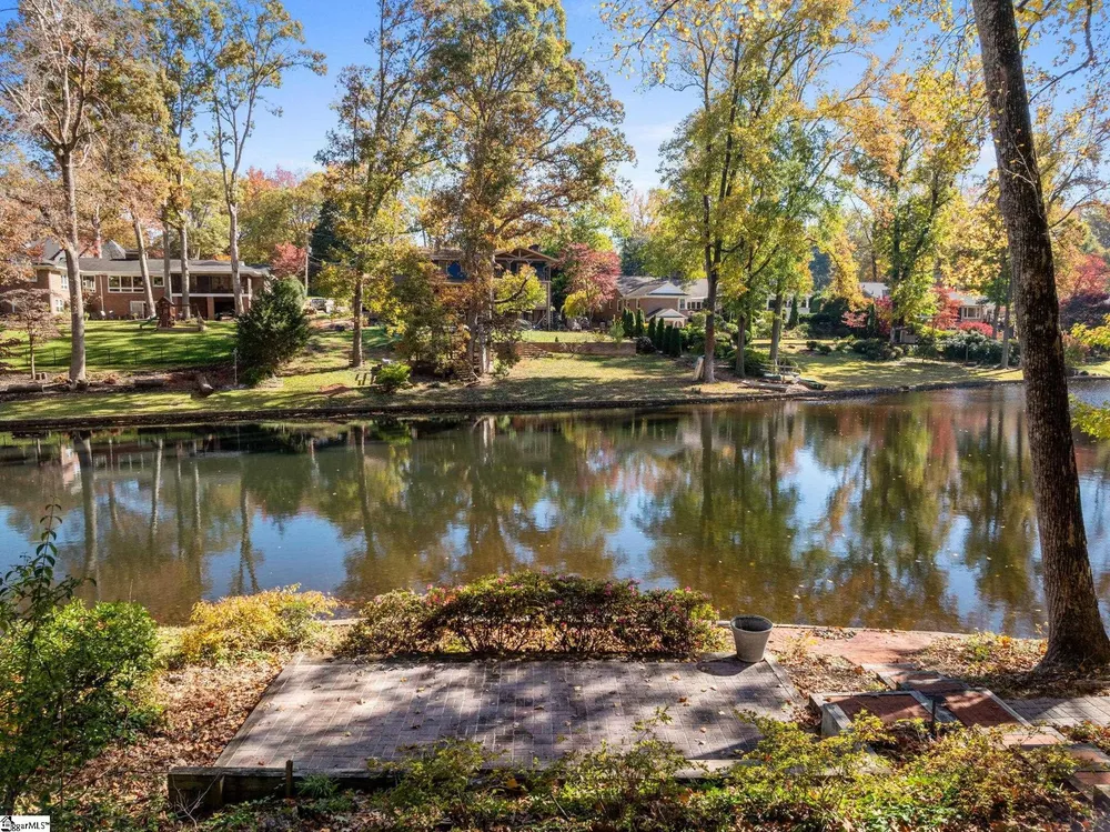 122 Lakecrest Dr, Greenville, SC 29609