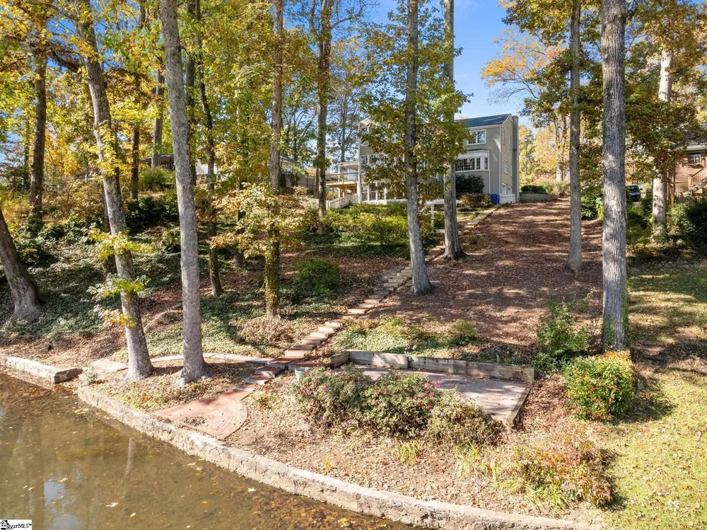 122 Lakecrest Dr, Greenville, SC 29609