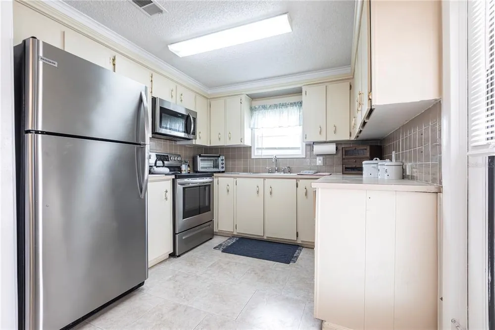 2100 Kings Hwy, Port Charlotte, FL 33980