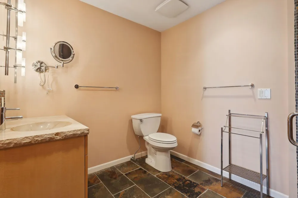1235 Yale Pl, Minneapolis, MN 55403