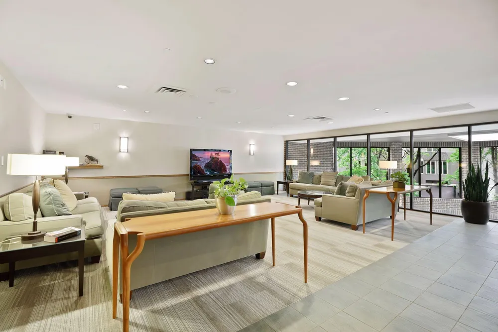 1235 Yale Pl, Minneapolis, MN 55403
