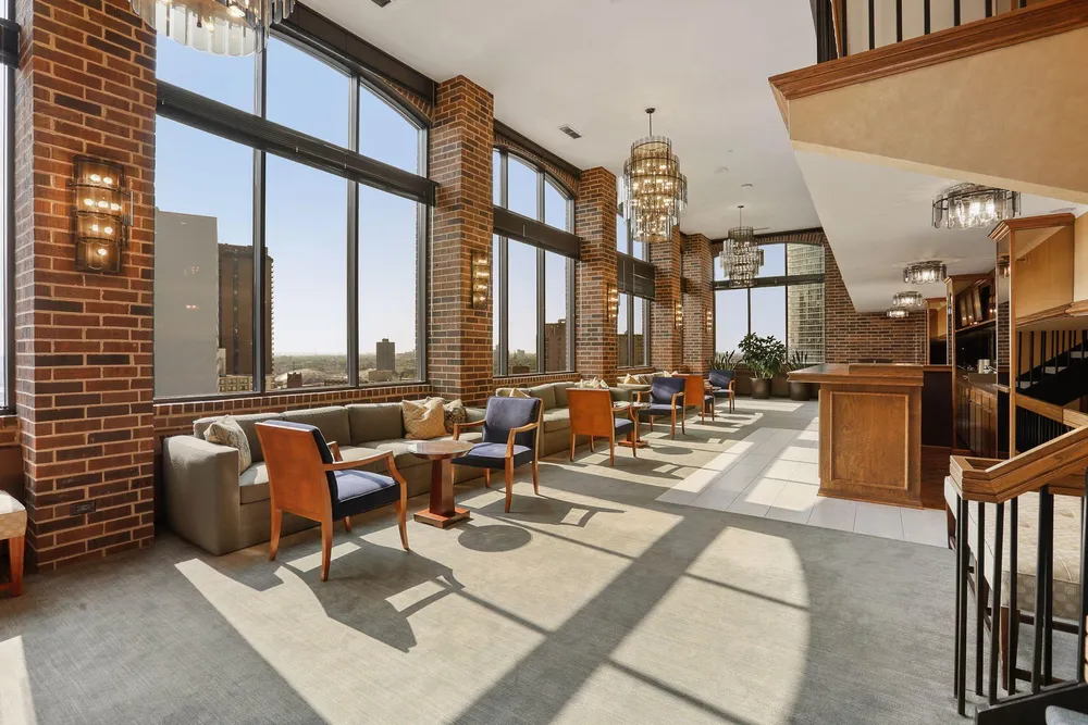 1235 Yale Pl, Minneapolis, MN 55403