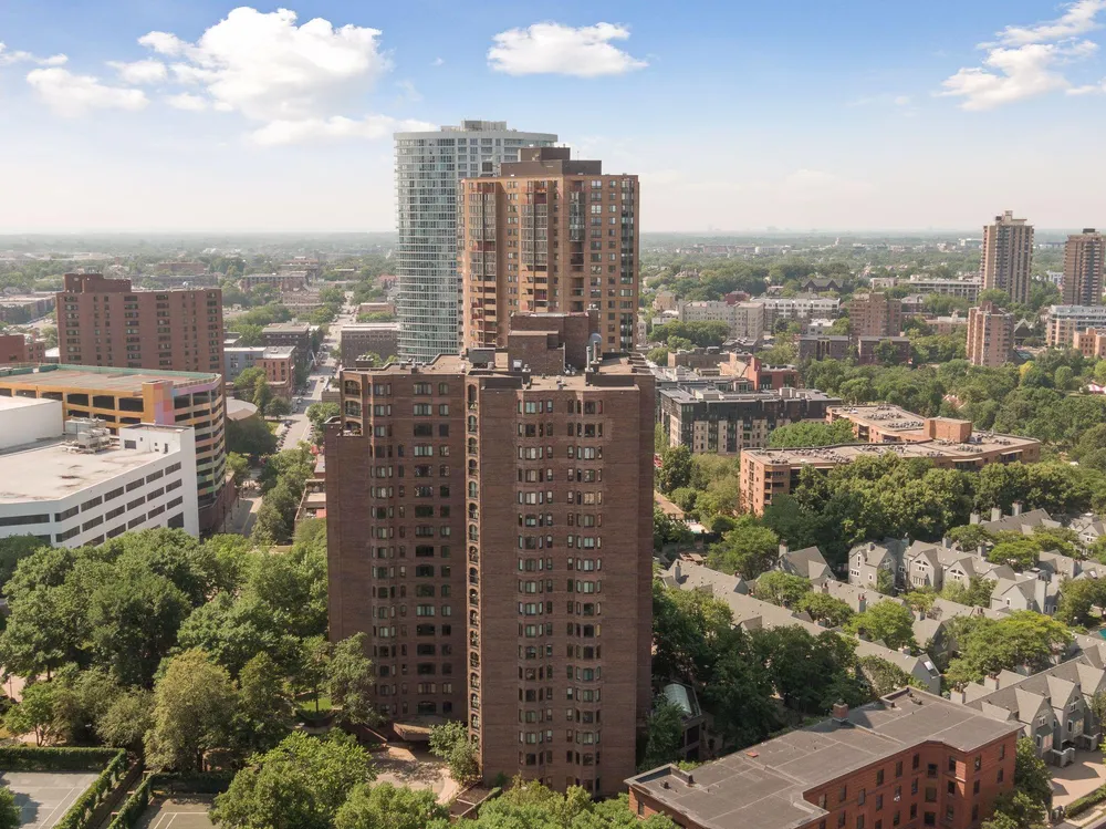 1235 Yale Pl, Minneapolis, MN 55403