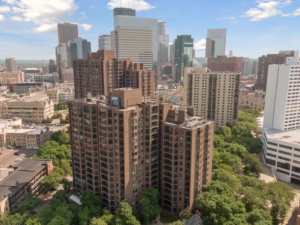 1235 Yale Pl, Minneapolis, MN 55403