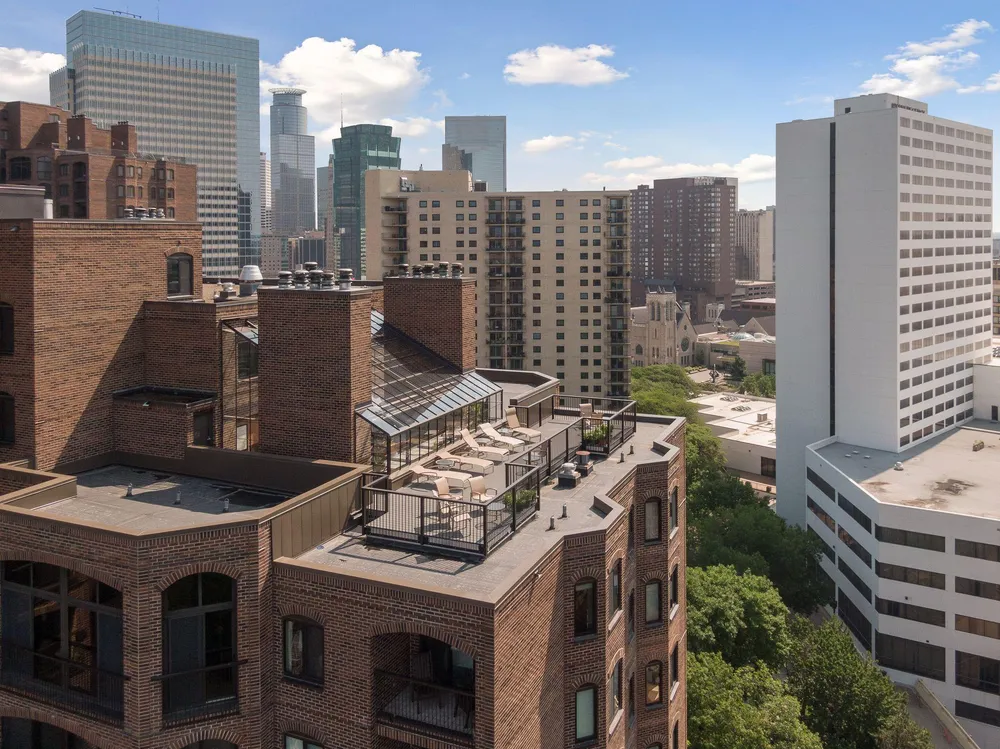 1235 Yale Pl, Minneapolis, MN 55403