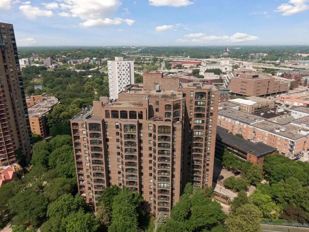 1235 Yale Pl, Minneapolis, MN 55403