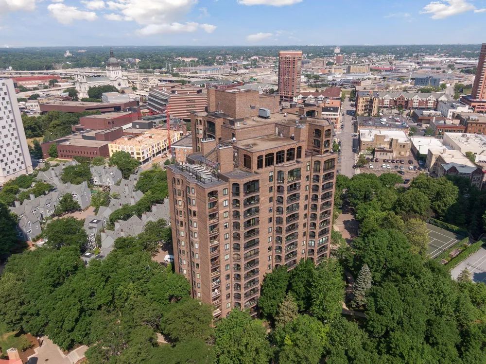 1235 Yale Pl, Minneapolis, MN 55403