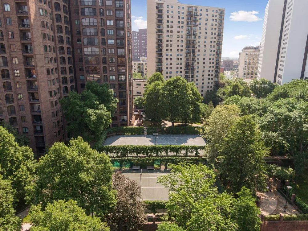 1235 Yale Pl, Minneapolis, MN 55403