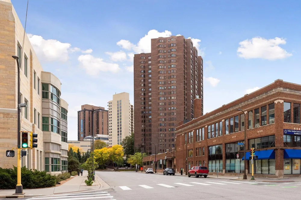 1235 Yale Pl, Minneapolis, MN 55403