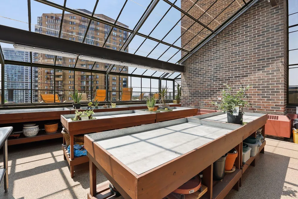 1235 Yale Pl, Minneapolis, MN 55403
