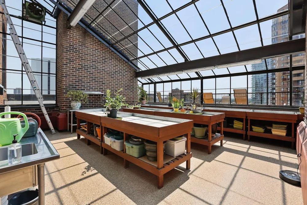 1235 Yale Pl, Minneapolis, MN 55403