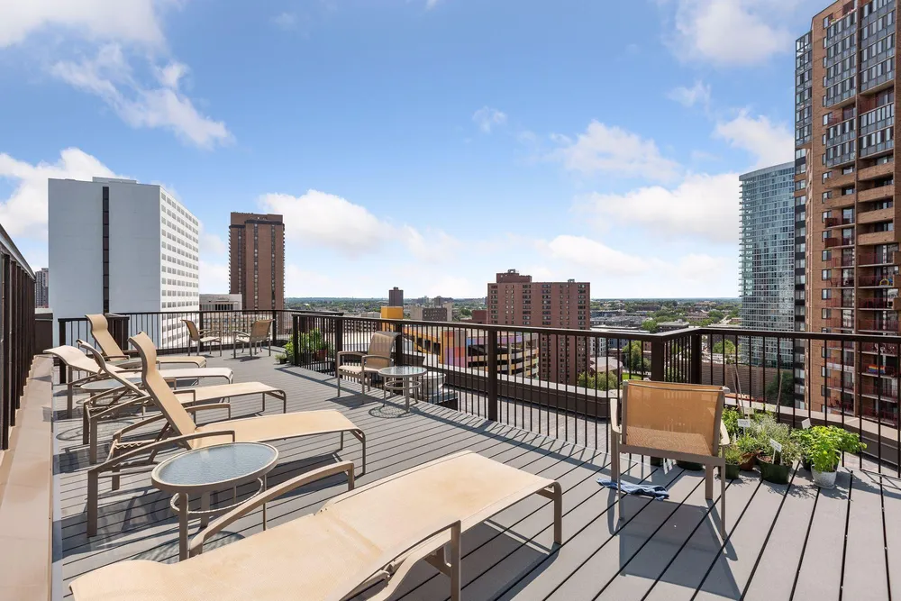 1235 Yale Pl, Minneapolis, MN 55403