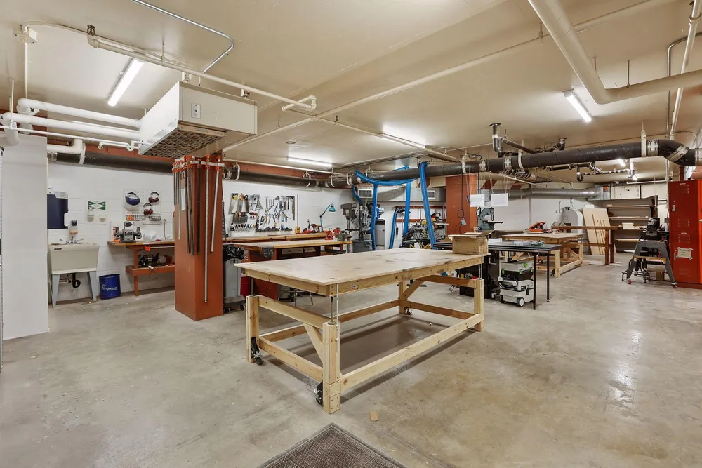 1235 Yale Pl, Minneapolis, MN 55403