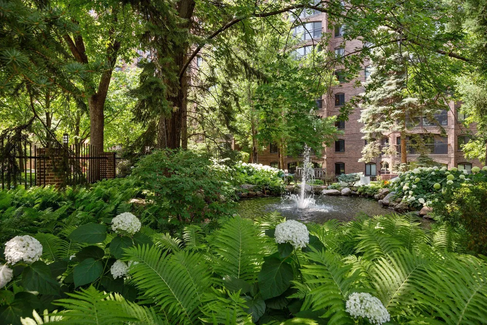 1235 Yale Pl, Minneapolis, MN 55403