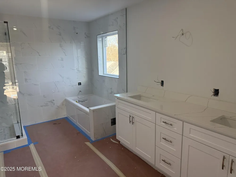 68 Main St, Manalapan, NJ 07726