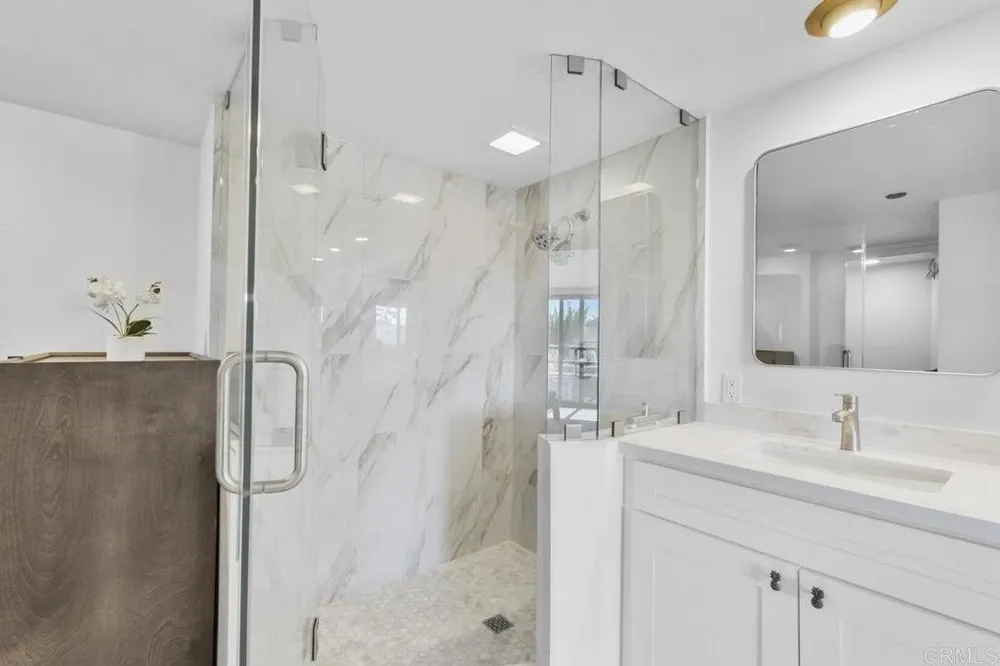 230 W Laurel St, San Diego, CA 92101
