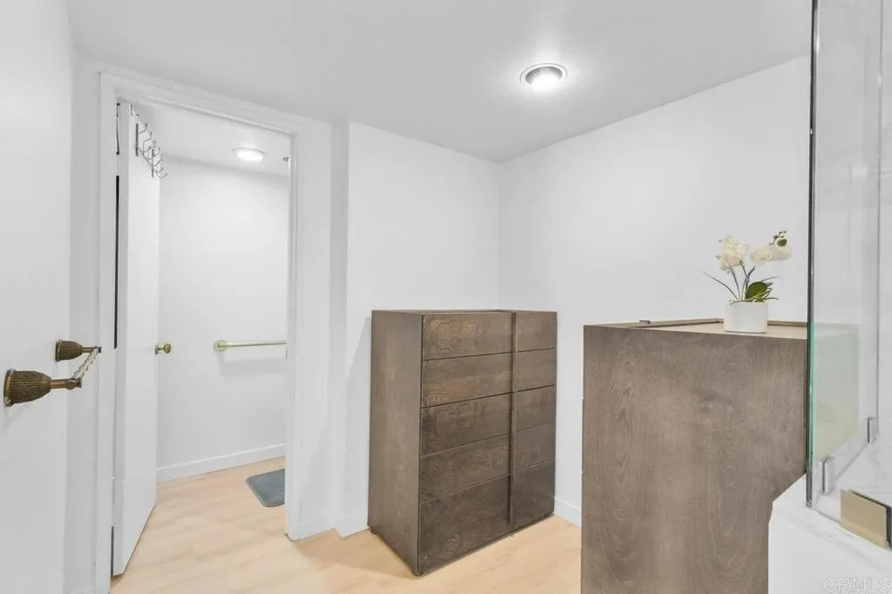 230 W Laurel St, San Diego, CA 92101
