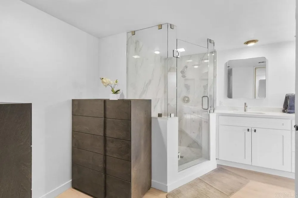 230 W Laurel St, San Diego, CA 92101