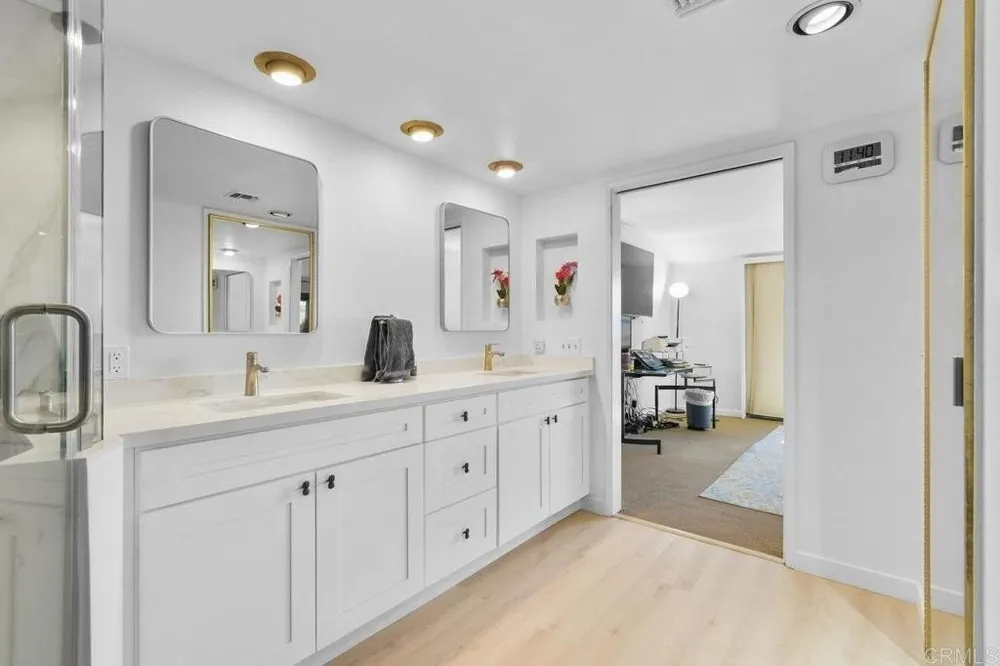 230 W Laurel St, San Diego, CA 92101