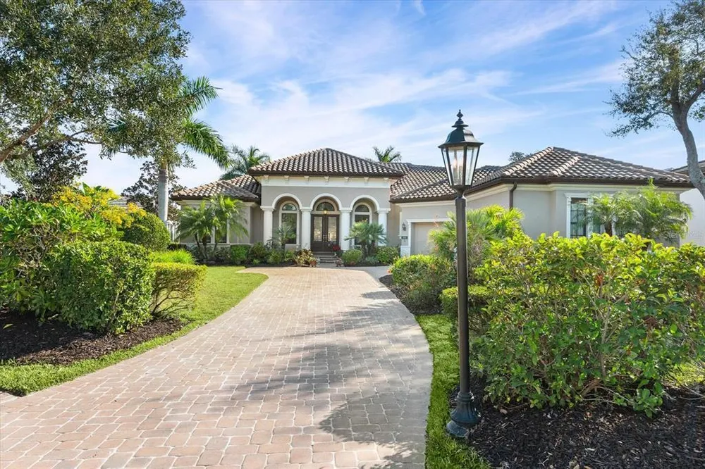 3531 Founders Club Dr, Sarasota, FL 34240-1434