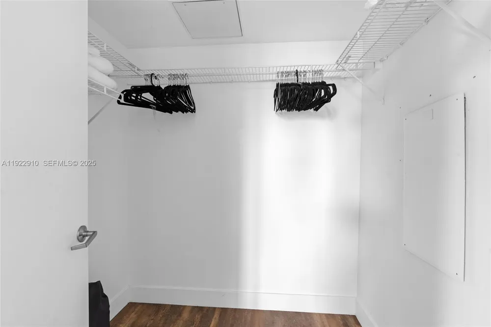 350 S Miami Ave, Miami, FL 33130