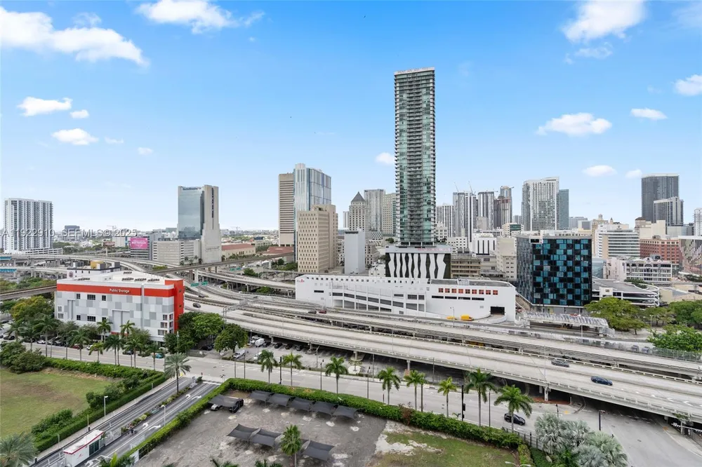 350 S Miami Ave, Miami, FL 33130