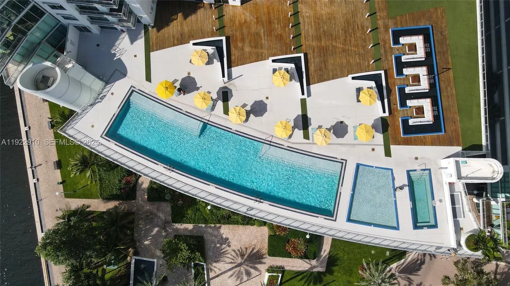 350 S Miami Ave, Miami, FL 33130