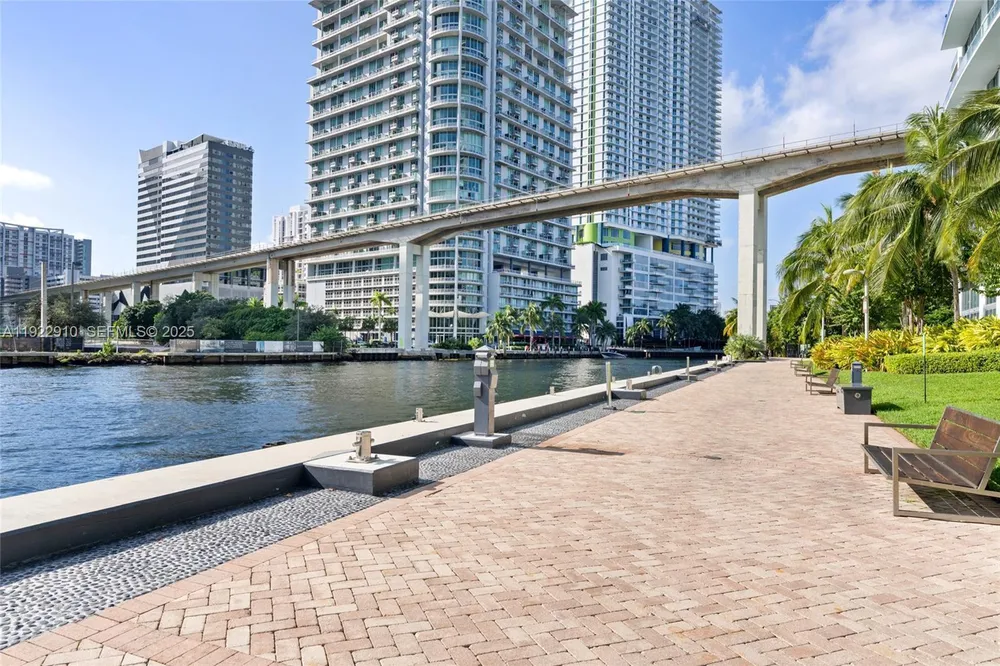 350 S Miami Ave, Miami, FL 33130