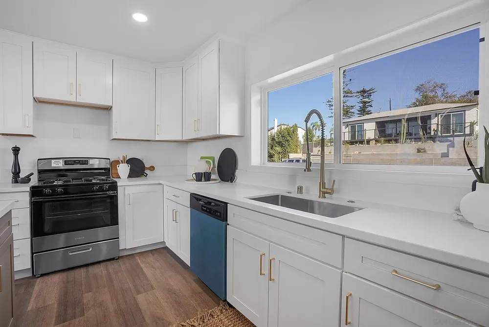 5528 San Onofre Terrace, San Diego, CA 92114
