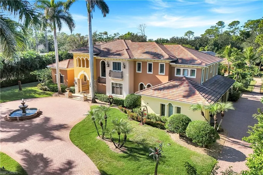 683 Hickory Rd, Naples, FL 34108