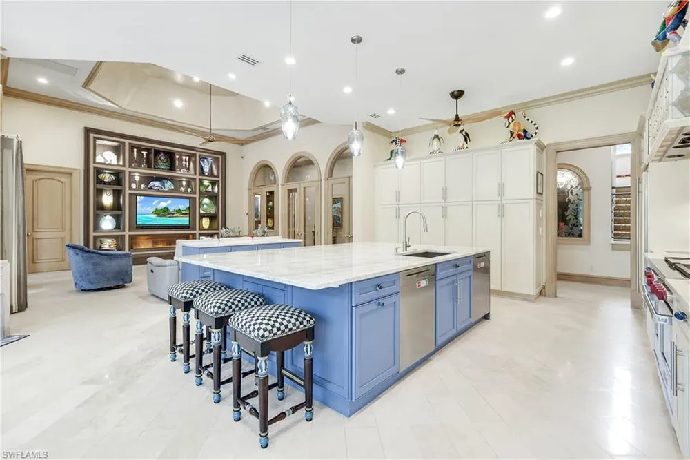 683 Hickory Rd, Naples, FL 34108