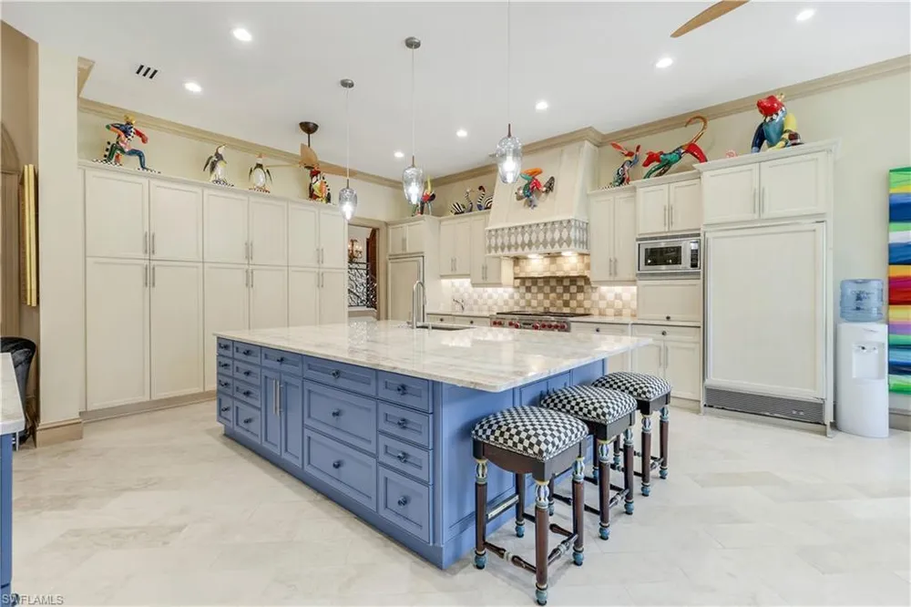 683 Hickory Rd, Naples, FL 34108