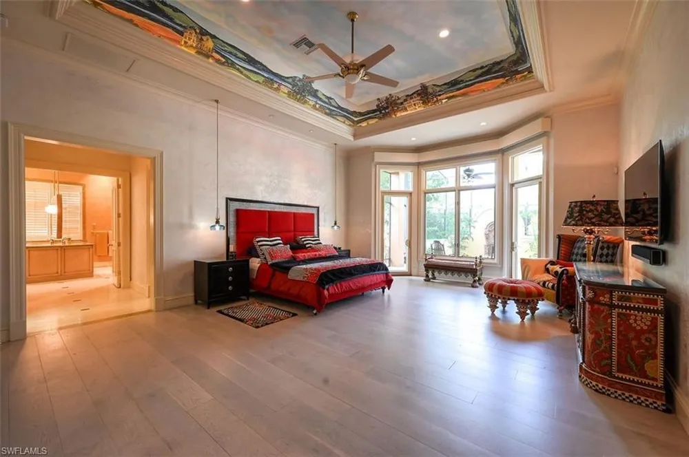 683 Hickory Rd, Naples, FL 34108