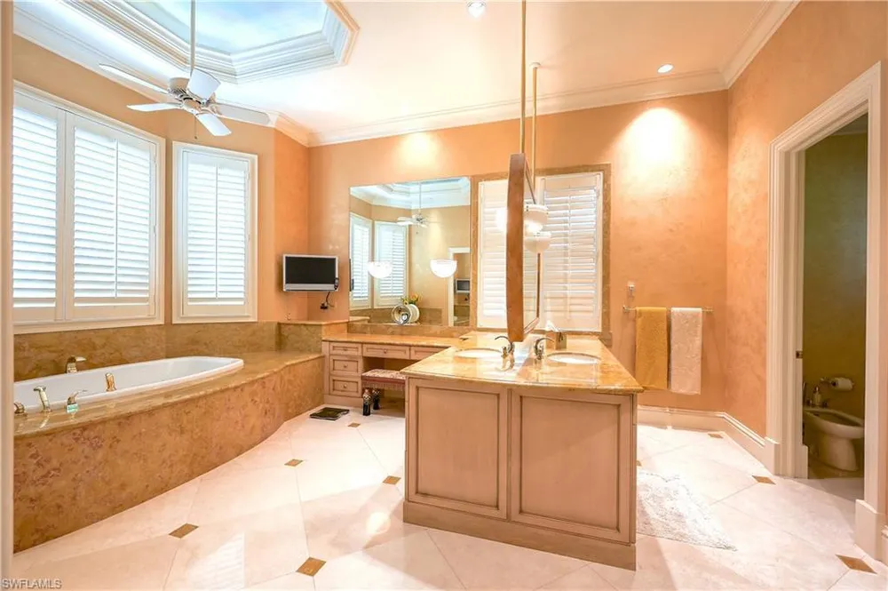 683 Hickory Rd, Naples, FL 34108