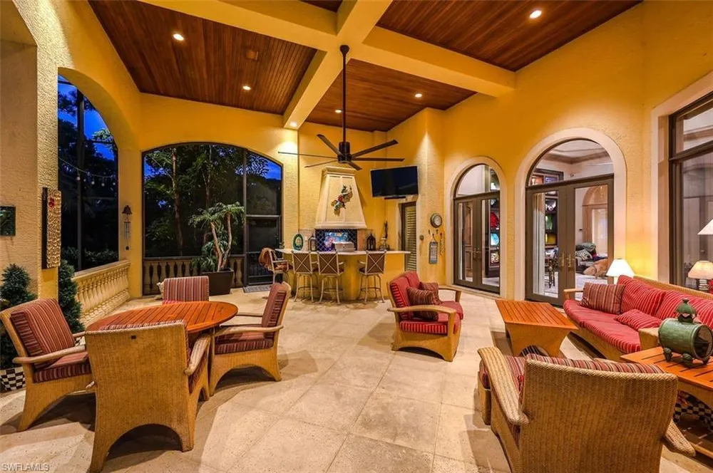 683 Hickory Rd, Naples, FL 34108