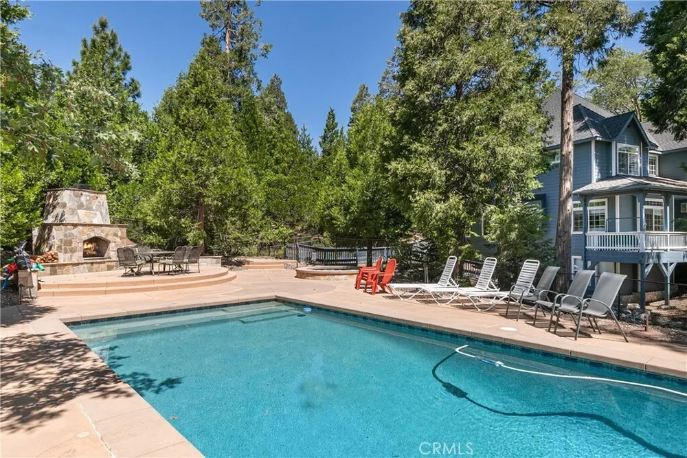 26125 Augusta Dr, Lake Arrowhead, CA 92352