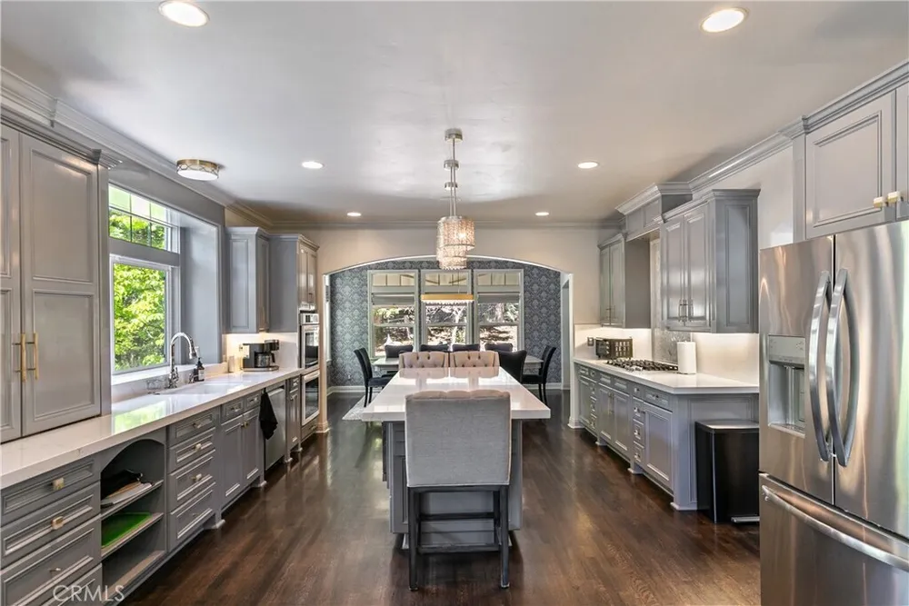 26125 Augusta Dr, Lake Arrowhead, CA 92352