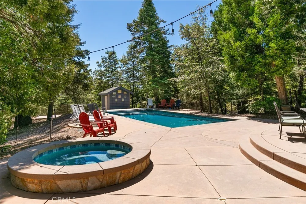 26125 Augusta Dr, Lake Arrowhead, CA 92352