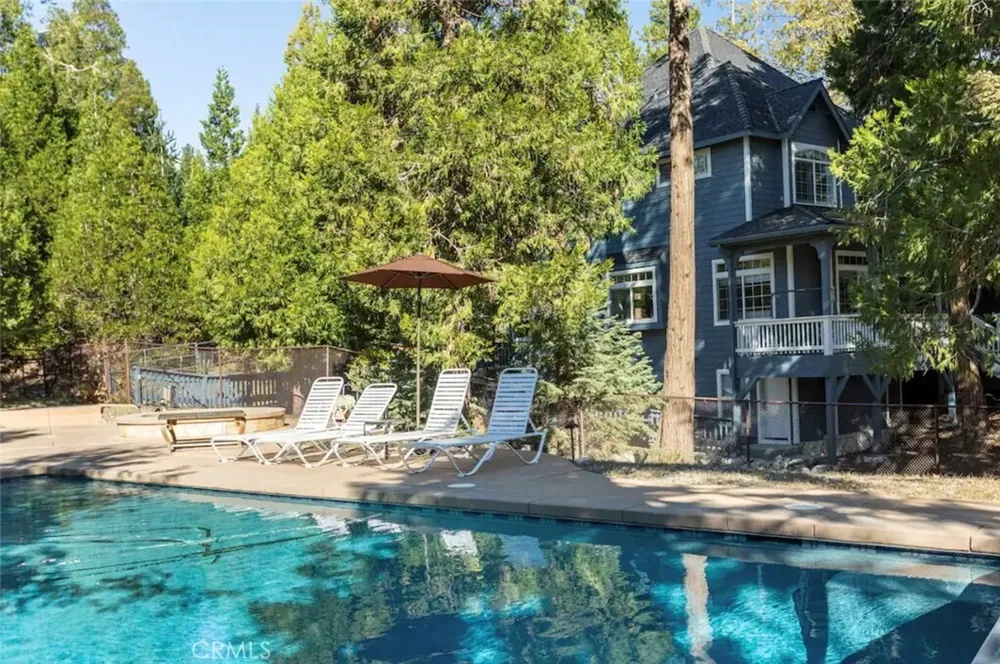 26125 Augusta Dr, Lake Arrowhead, CA 92352