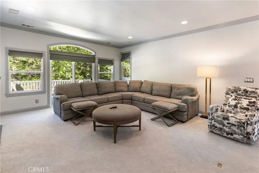 26125 Augusta Dr, Lake Arrowhead, CA 92352