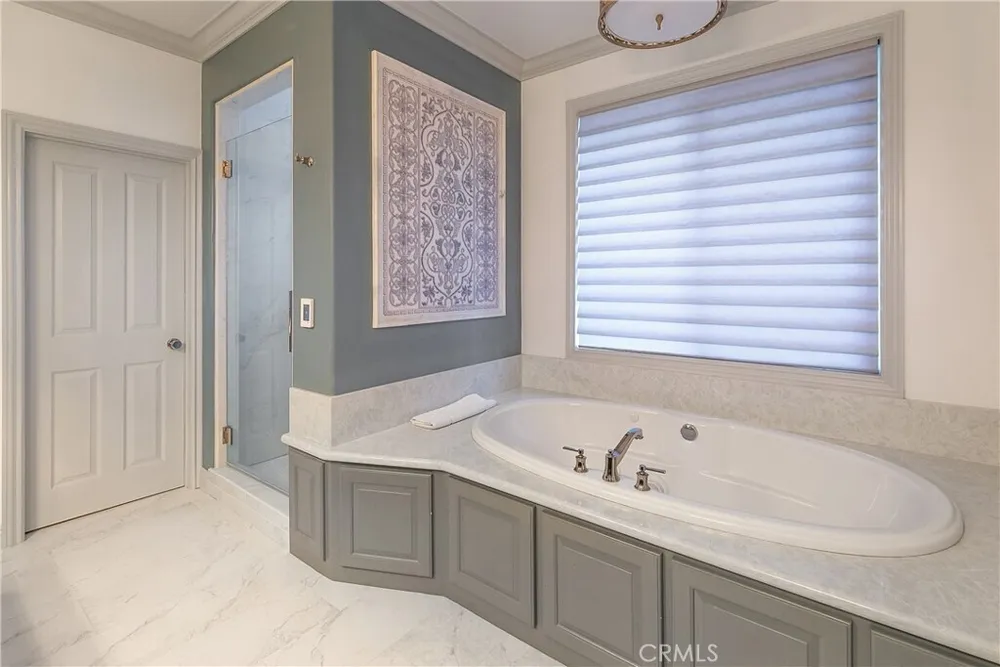 26125 Augusta Dr, Lake Arrowhead, CA 92352