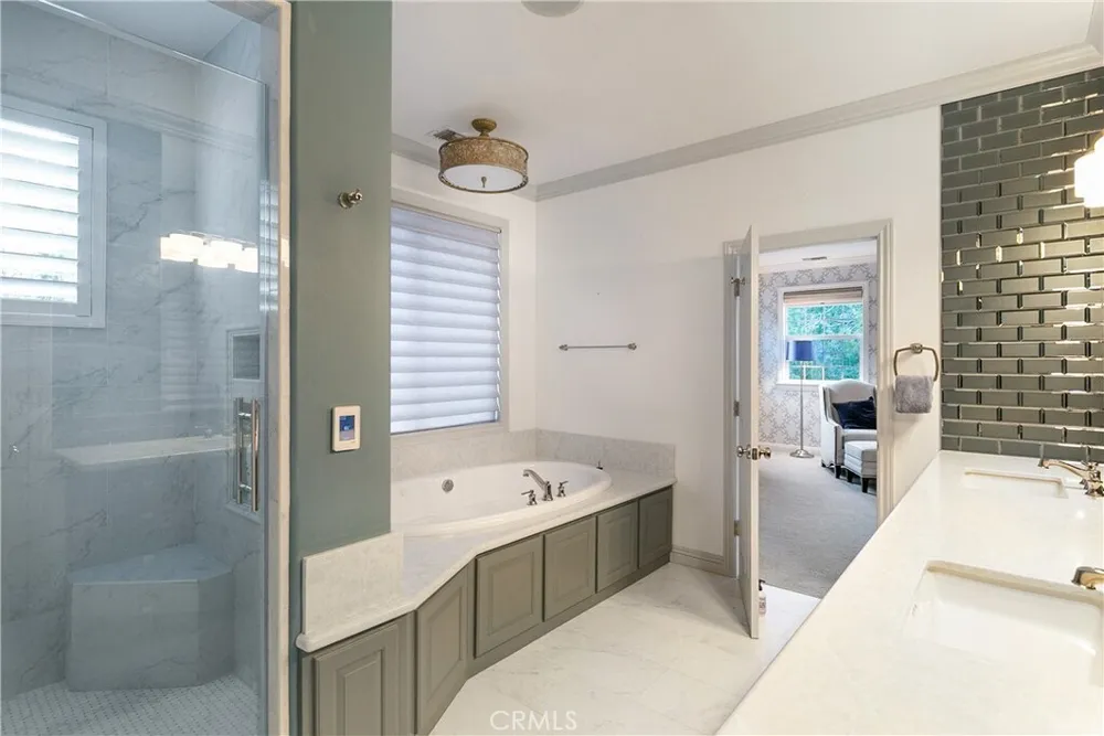 26125 Augusta Dr, Lake Arrowhead, CA 92352