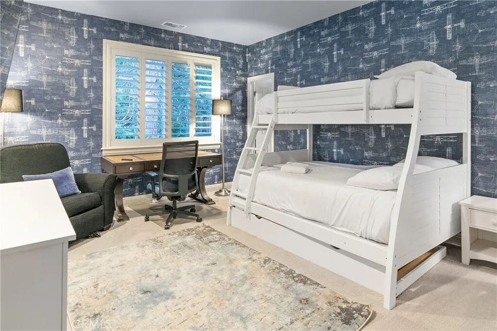 26125 Augusta Dr, Lake Arrowhead, CA 92352