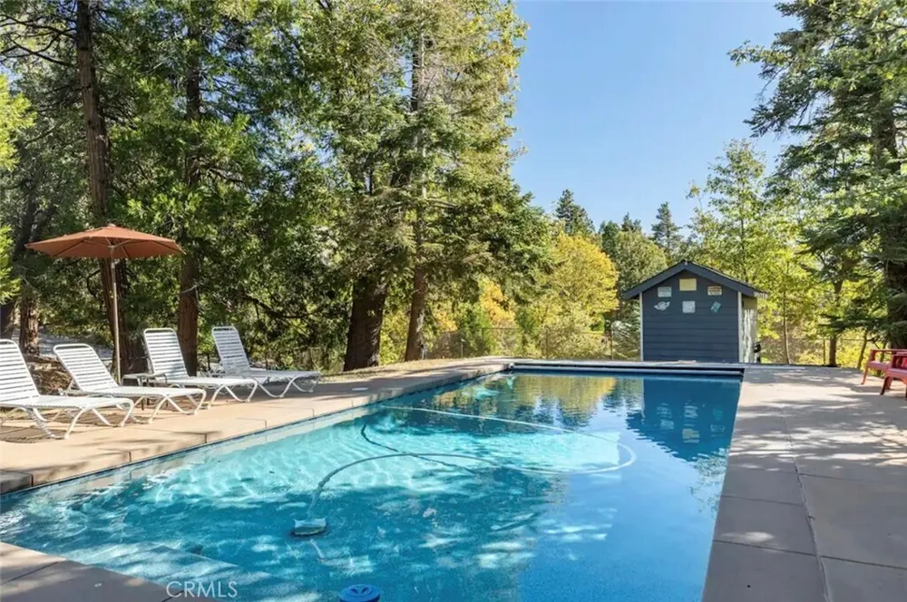 26125 Augusta Dr, Lake Arrowhead, CA 92352