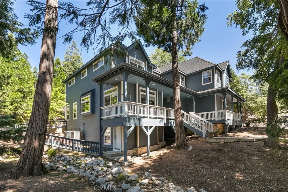 26125 Augusta Dr, Lake Arrowhead, CA 92352